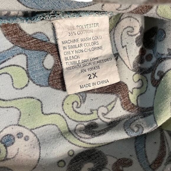 Beverly Hills Green and Brown Swirled Scrub Top - Picture 5 of 6